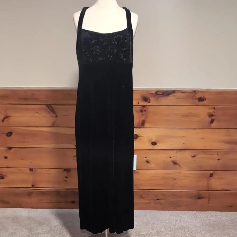 CDC Black Sleeveless Square Neck Gown